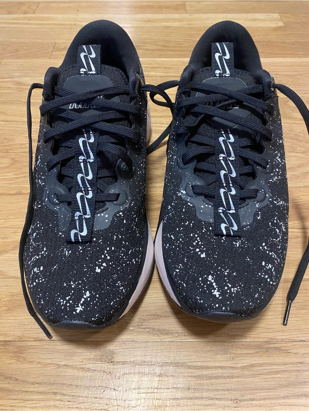 Nike Wmns Motiva SE Black/Silt Red/Metallic Silver
